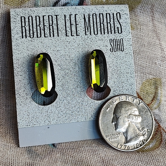 Robert Lee Morris Olive Green Faceted Crystal Vintage Clip Earrings Gold Tone - Picture 4 of 4